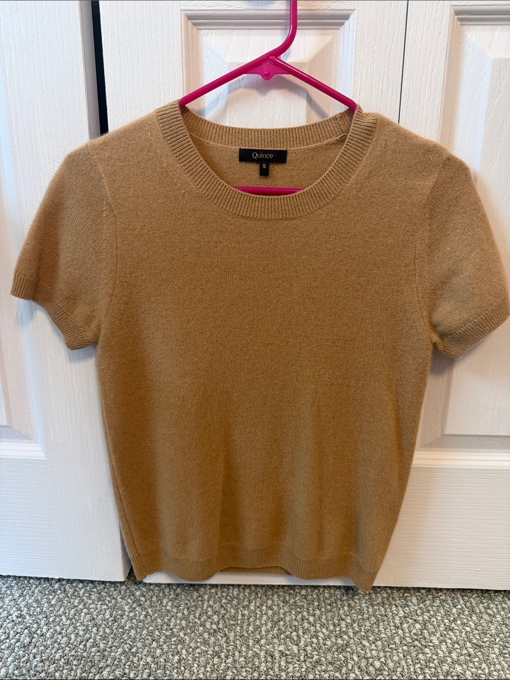Quince Short-Sleeve cashmere Crewneck Top in Camel Brown